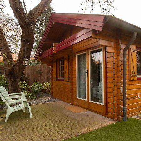 힐베르쉼 Onder De Kersenboom B&B 외부 사진