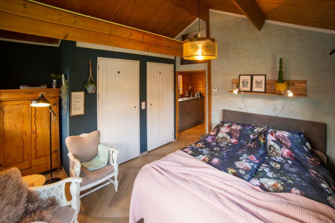 힐베르쉼 Onder De Kersenboom B&B 외부 사진