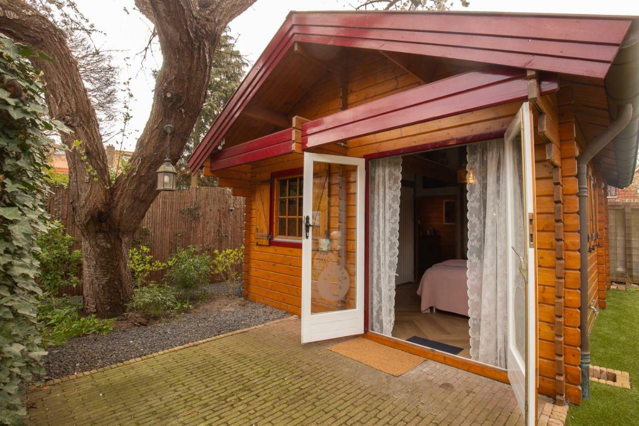 힐베르쉼 Onder De Kersenboom B&B 외부 사진